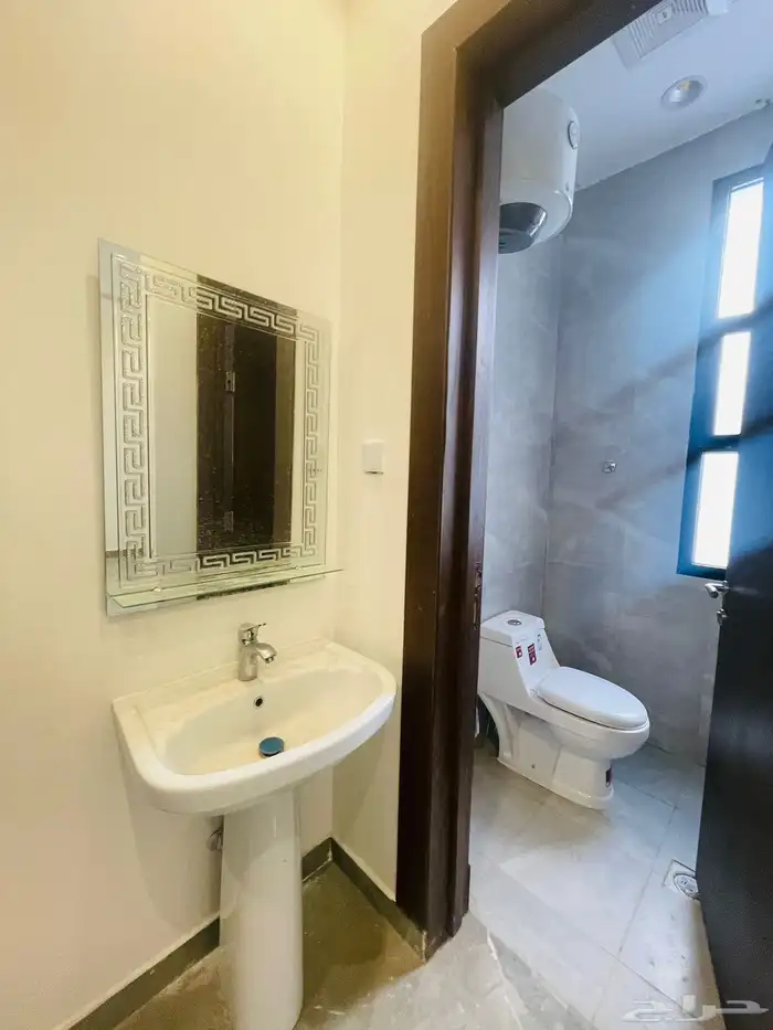للبيع دور ودرج داخلي و شقتين حي البيان مساحة 360 خلف ماك 29