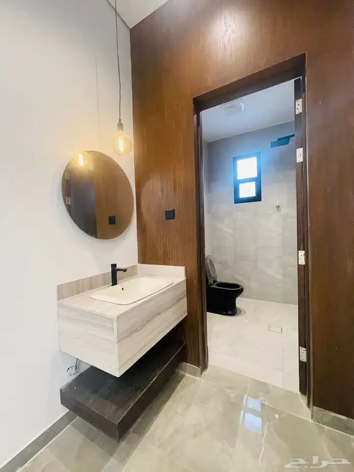 للبيع دور ودرج داخلي و شقتين حي البيان مساحة 360 خلف ماك 11