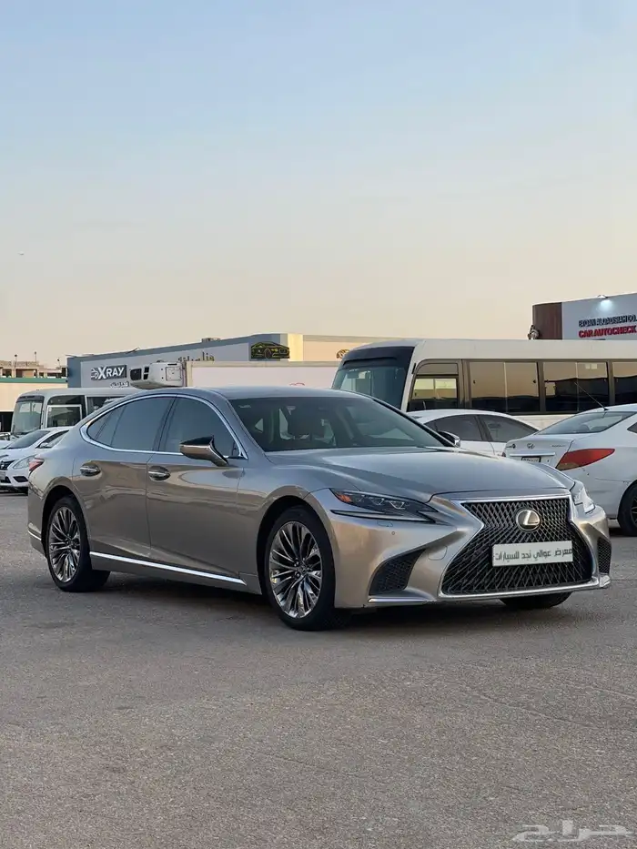 لكزس LS 350. 2019 3