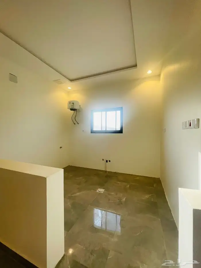 للبيع دور ودرج داخلي و شقتين حي البيان مساحة 360 خلف ماك 43