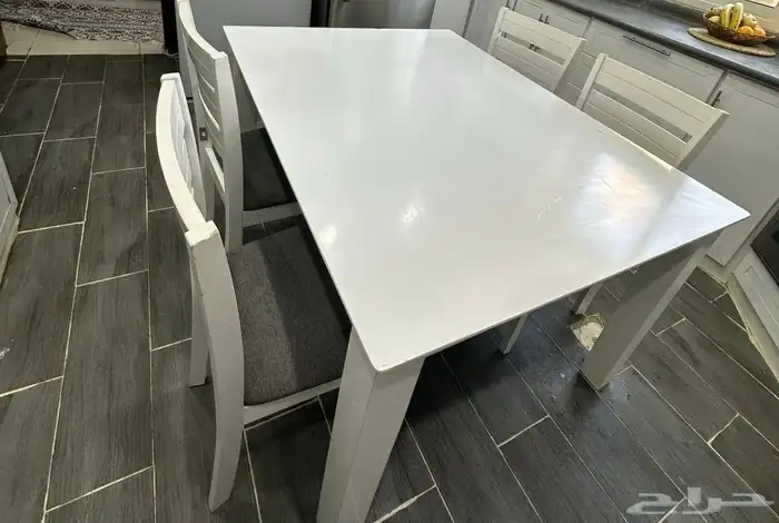 طاولة طعام وسير رياضي 0