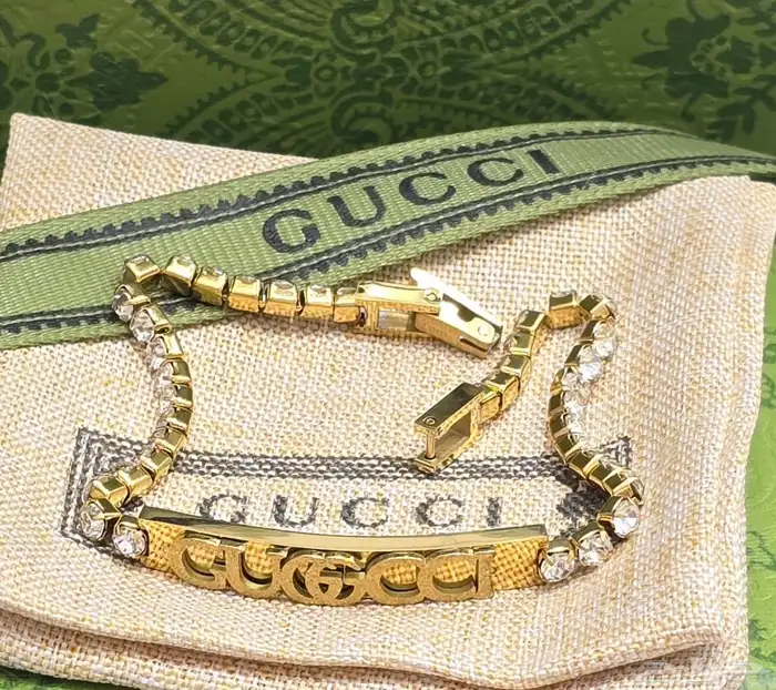اساور ماركات 14