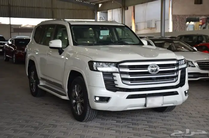 تويوتا لاند كروزر GXR L4 2023 1