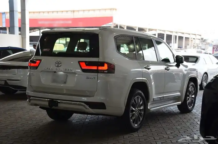 تويوتا لاند كروزر GXR L4 2023 2