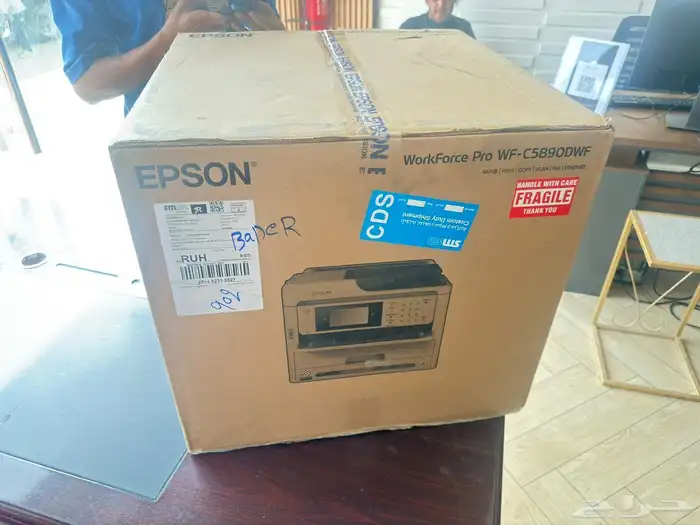 طابعة ملونة وعادية للبيع . 2