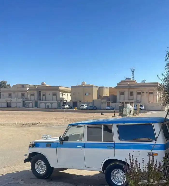 السلام عليكم عندي جيب الموديل1979 2