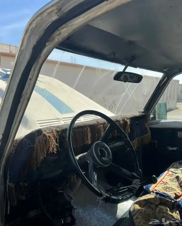 السلام عليكم عندي جيب الموديل1979 3