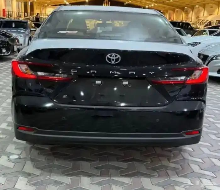 كامري E موديل 2025 بنزين اصفار 4