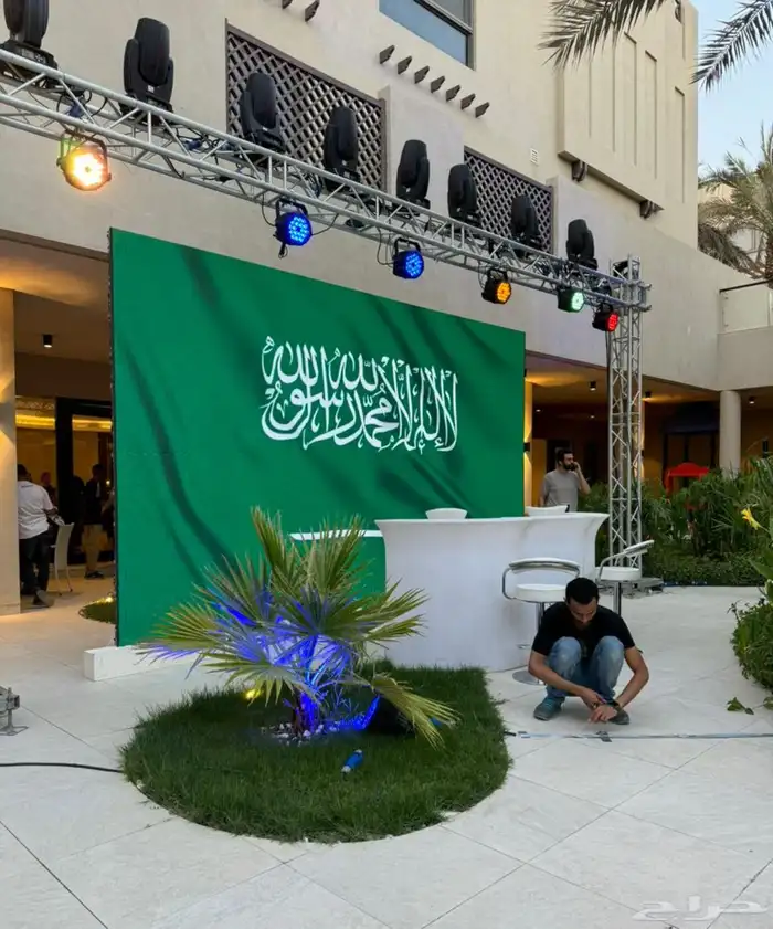 تأجير شاشات واضائات وصوت وستيج 40