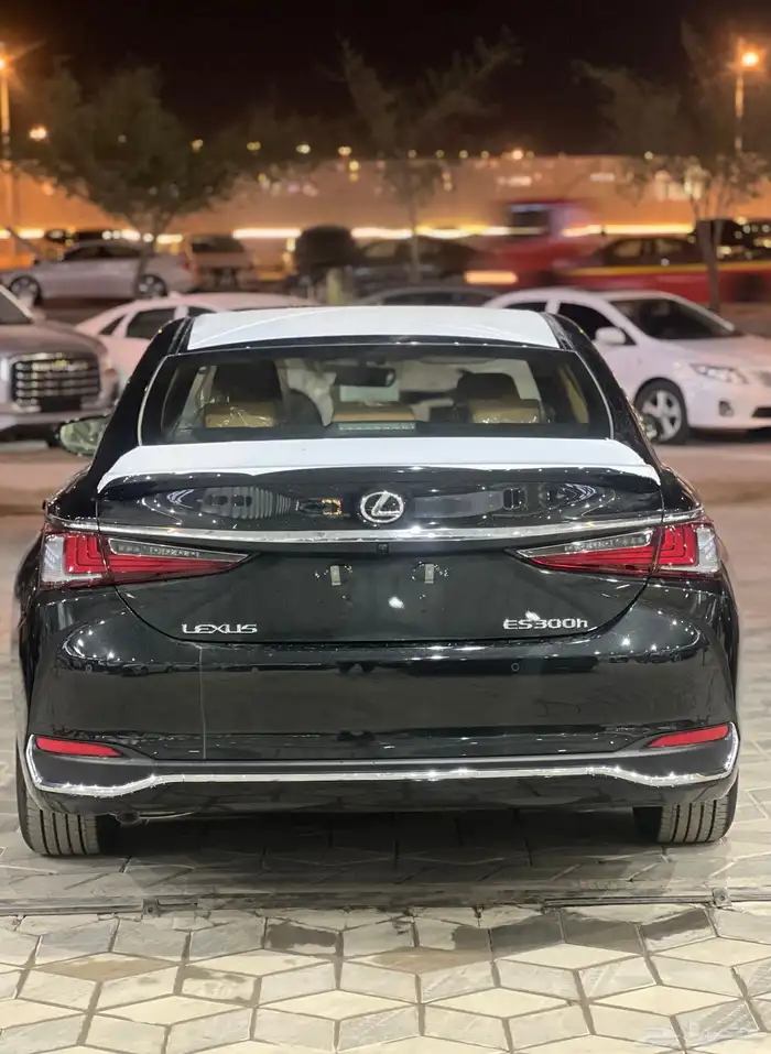 لكزس ES300 Ah 2025 وارد سعودي 4