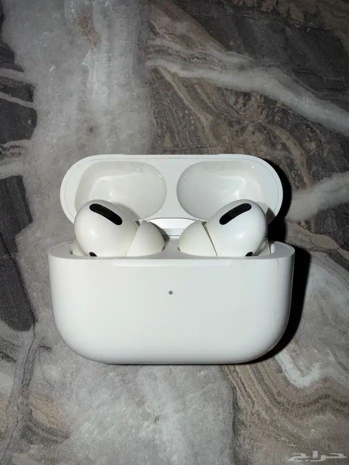 سماعات آبل AirPods Pro (الجيل الأول) مع علبة شحن Lightning 0