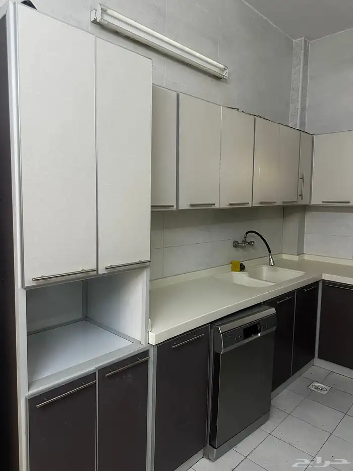مطبخ وسرير نفرين وتسريحه بالطائف 0