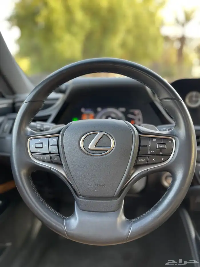 لكزس-ES300h-2023 17