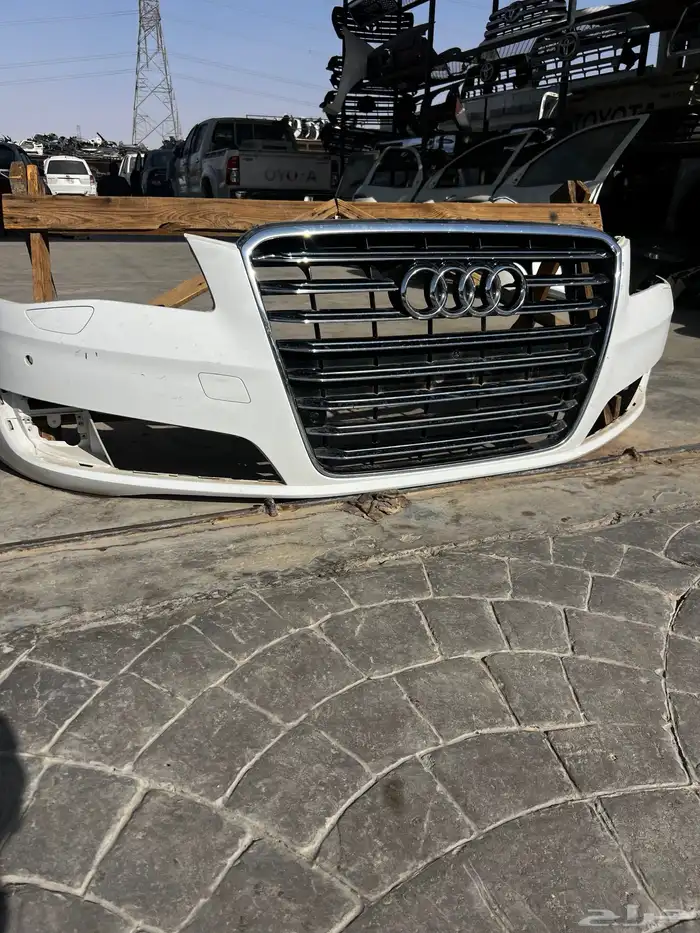 صدام وشبك اودي A8 2014 0