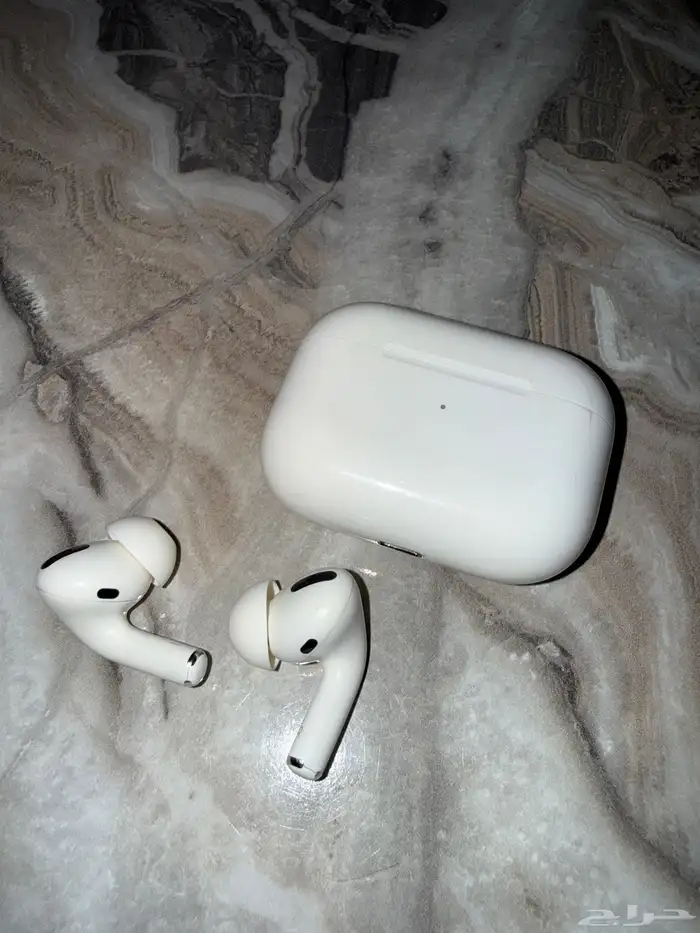 سماعات آبل AirPods Pro (الجيل الأول) مع علبة شحن Lightning 1