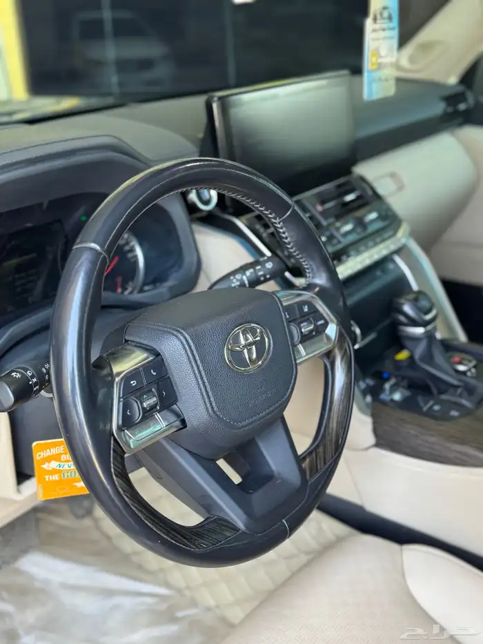 لاندكروزر 2022 VXR 17
