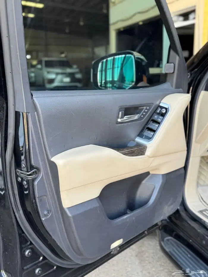 لاندكروزر 2022 VXR 14