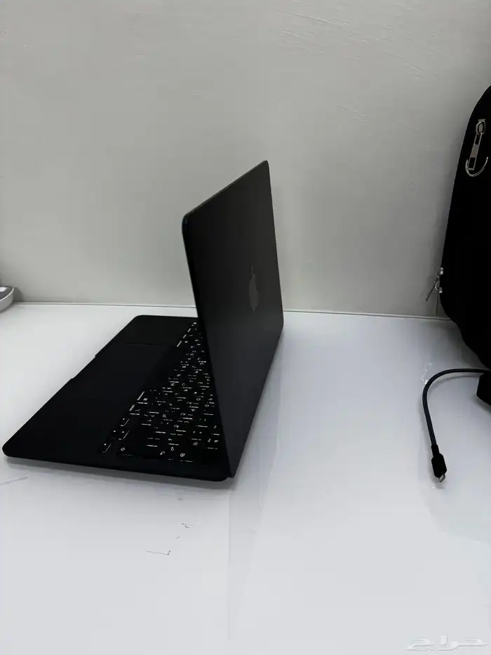 لابتوب ماك بوك اير استخدام يومين فقط 5