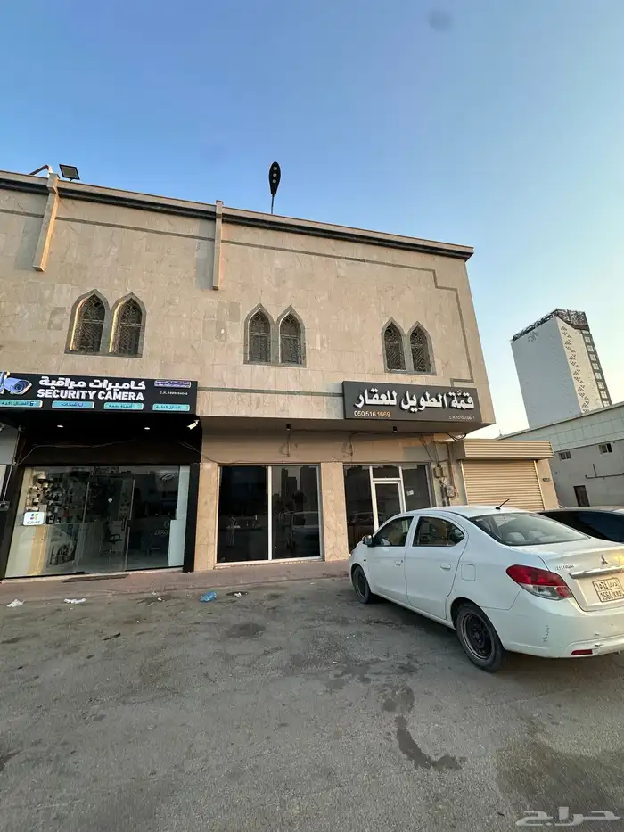محل فتحتين للايجار بالملقا طريق الامام سعود بن فيصل 2