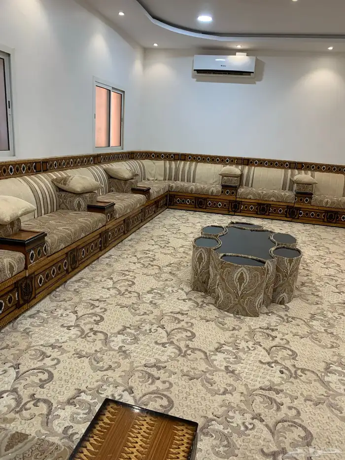 للبيع مجلس 6
