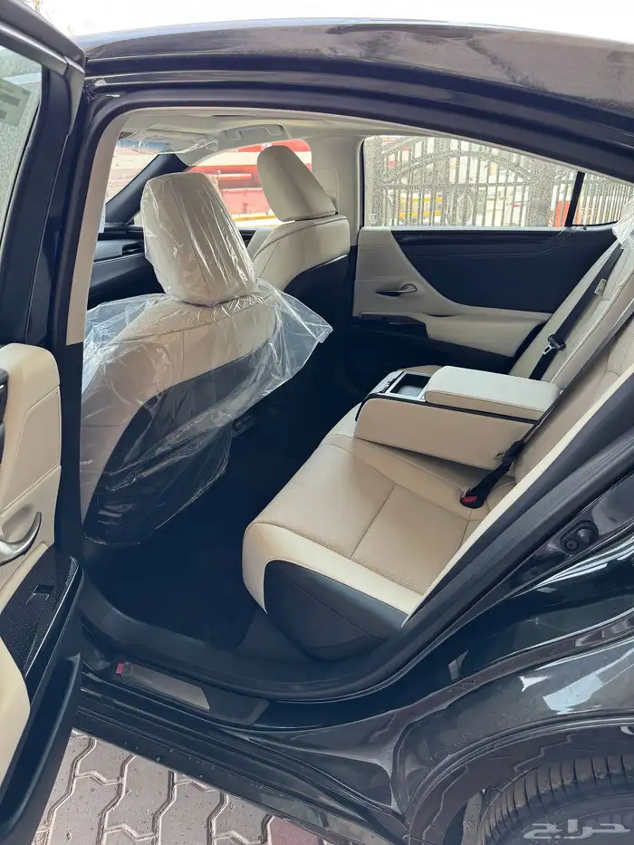 لكزس ES250 فئة AA بنزين 2025 9