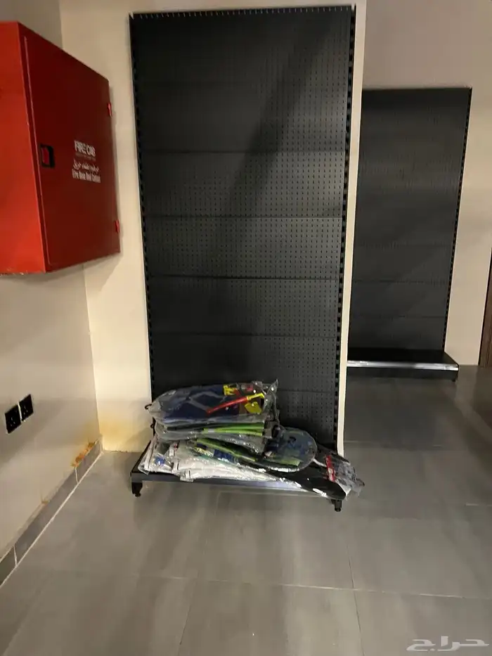 رفوف سوبر ماركت الون الأسود 2