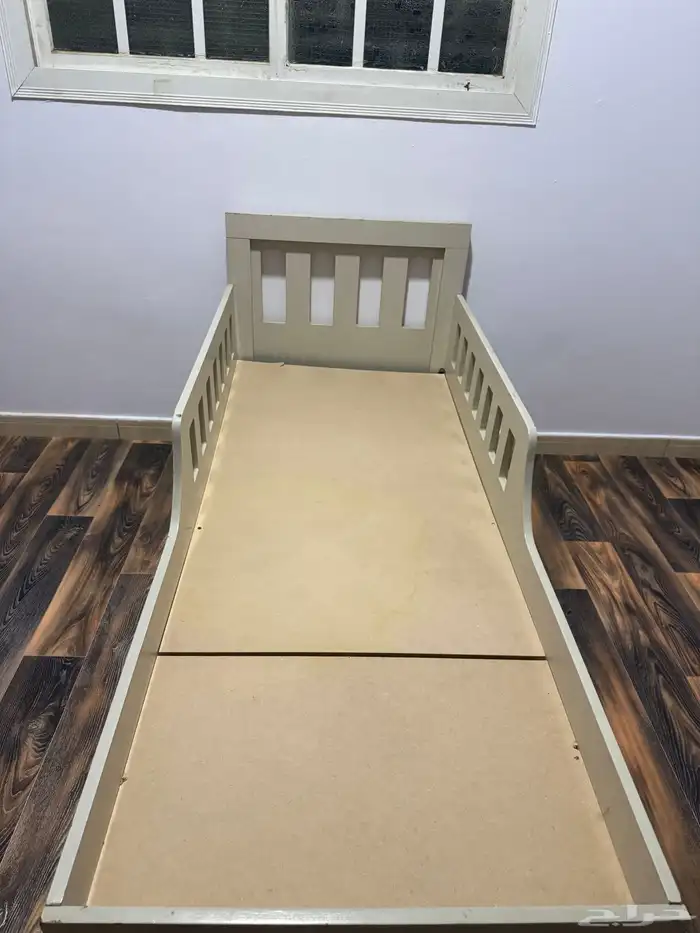 سرير للبيع بحاله ممتازه 1