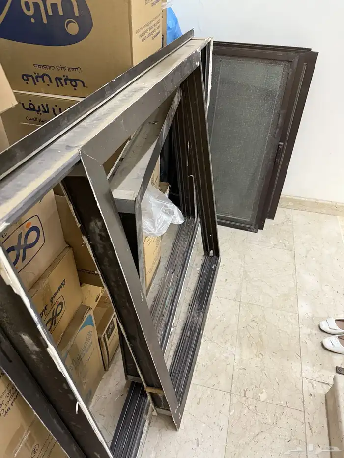 3 شبابيك كاملة ولا فيها شي 1