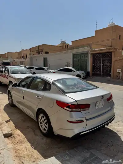 سلام عليكم للبيع كيا اوبتيما  ممشى السيارة 400 index