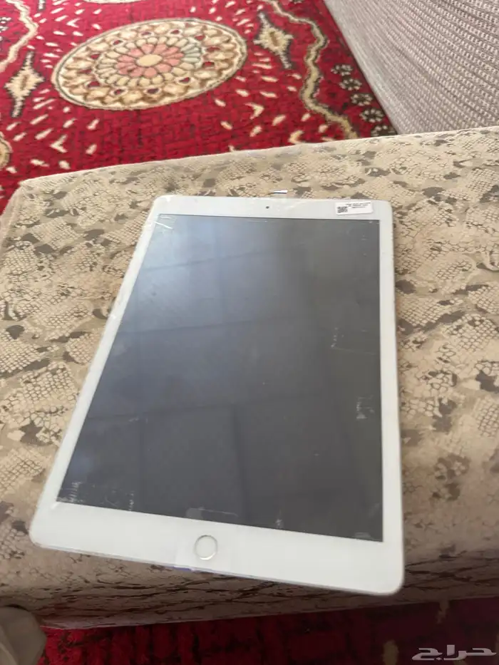 ايباد الجيل السابع 32قيقا. للبيع مغيره شاشه خارجيه فقط 0