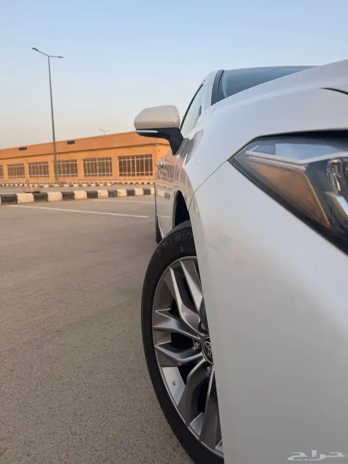 للبيع أفالون وأرد عبداللطيف جميل فئة XLE 14