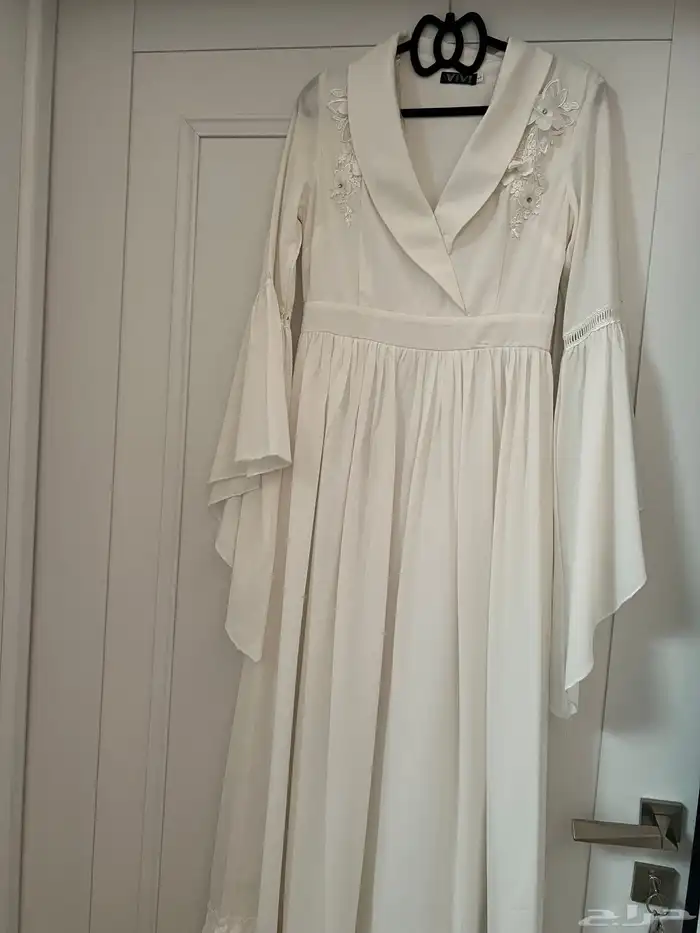 فساتين استخدام جدا  قليل ونظيف   من مواقع معروفه الواحد 60 4