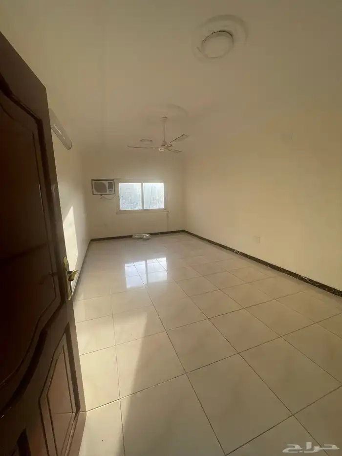 شقة بمكيفاتها للايجار بالهجرة حي ابويريقاء 3