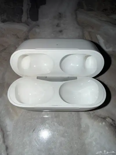 سماعات آبل AirPods Pro (الجيل الأول) مع علبة شحن Lightning index