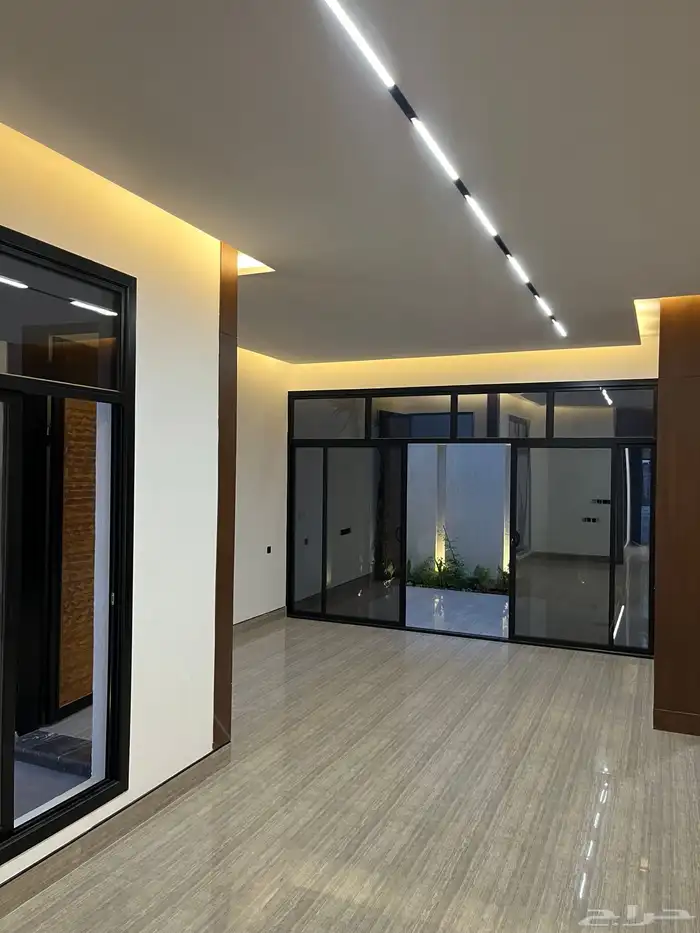 فيلا للبيع شارعين بحي المهدية في التقاطع الاول تصميم فاخر 9