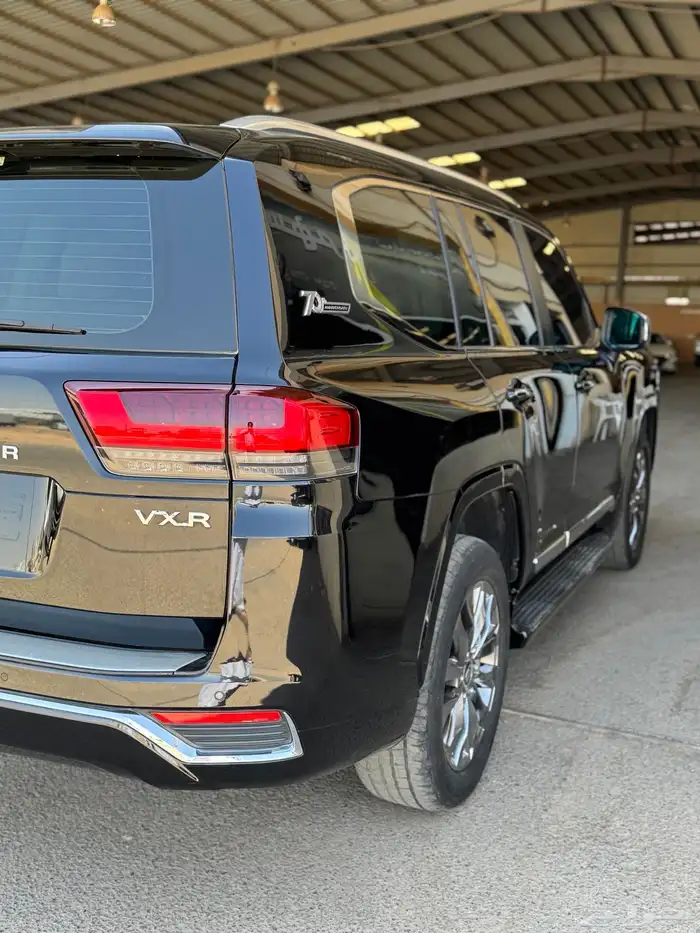 لاندكروزر 2022 VXR 11