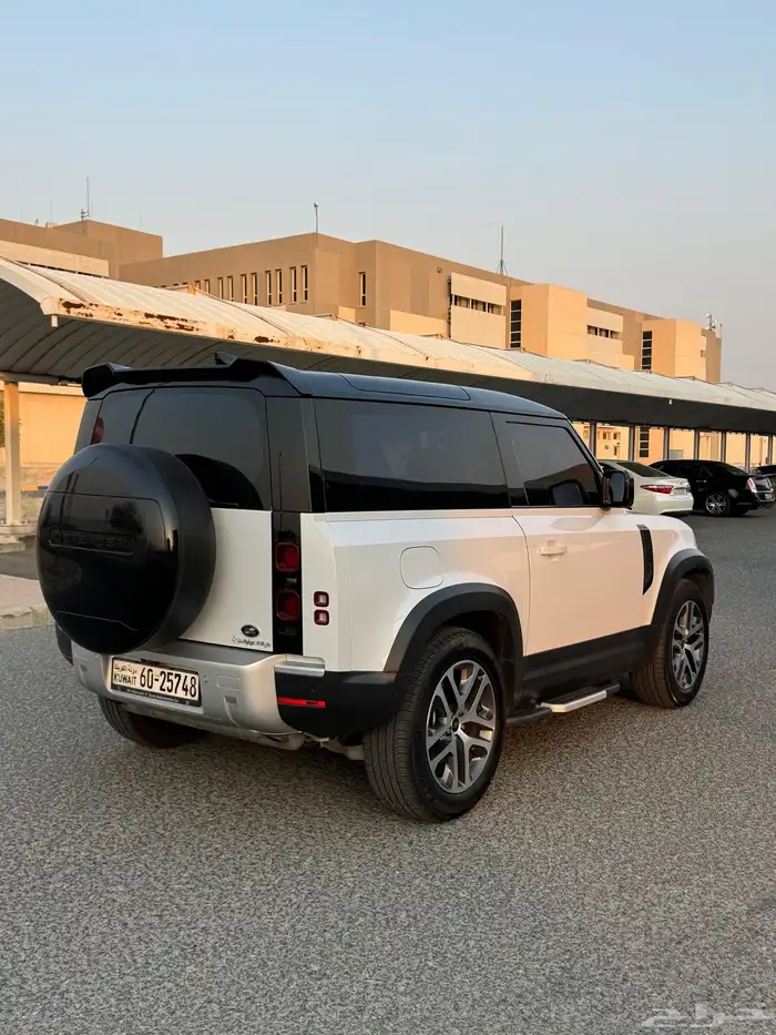 دفيندر p400 باب واحد موديل 2022 بحالة نادره -وارد الكويت 3
