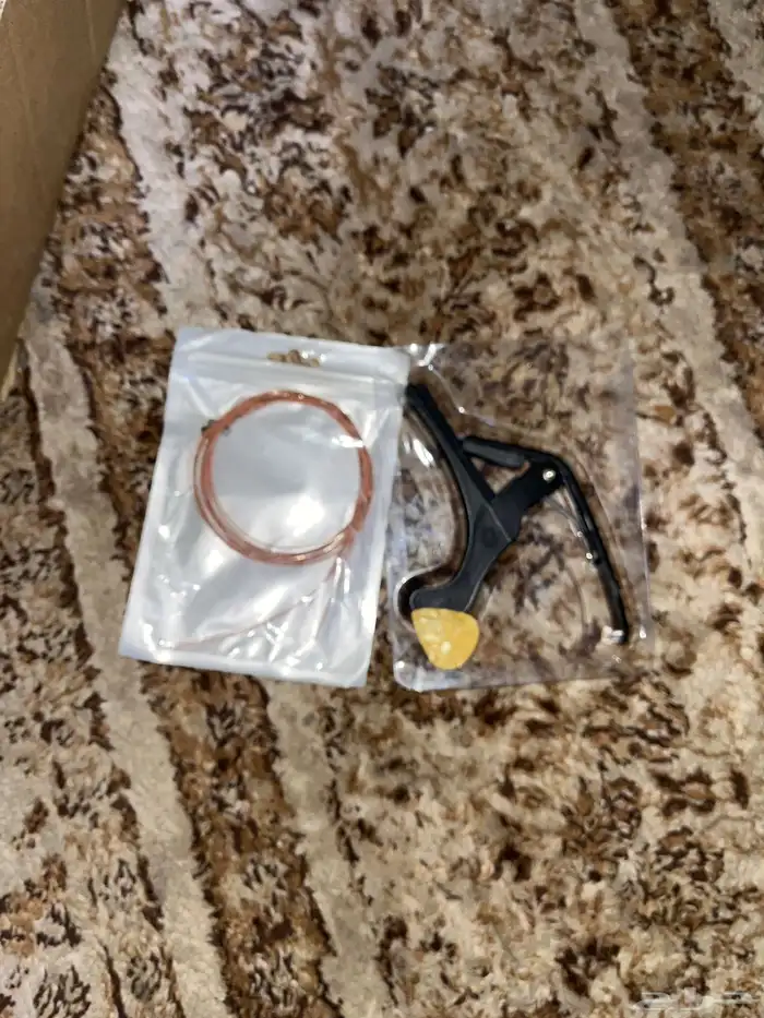 قيتار جديد مع كامل اغراضه 1
