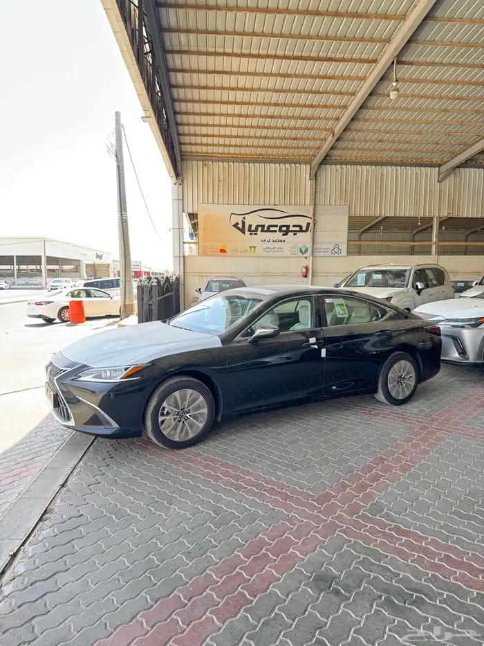 لكزس ES250 فئة AA بنزين 2025 0
