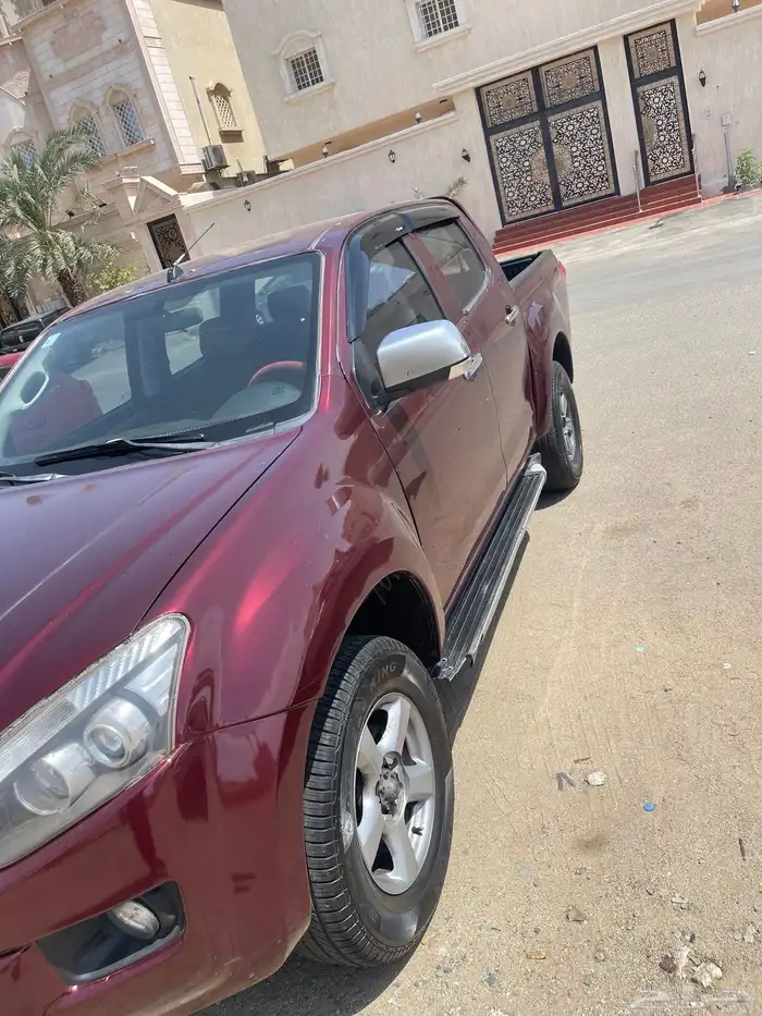 ايسوزو موديل 2013 دبل اتوماتيك مكينه جير بودي شاصي شرط بلد 1