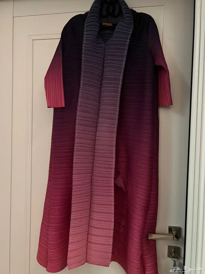 فساتين استخدام جدا  قليل ونظيف   من مواقع معروفه الواحد 60 2