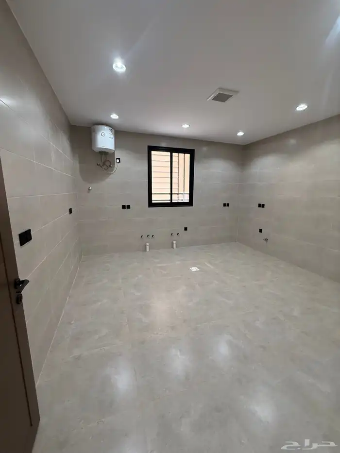 للبيع ادوار ارضيه بحوش وشقق علويه حي الضيافه خميس مشيط 24