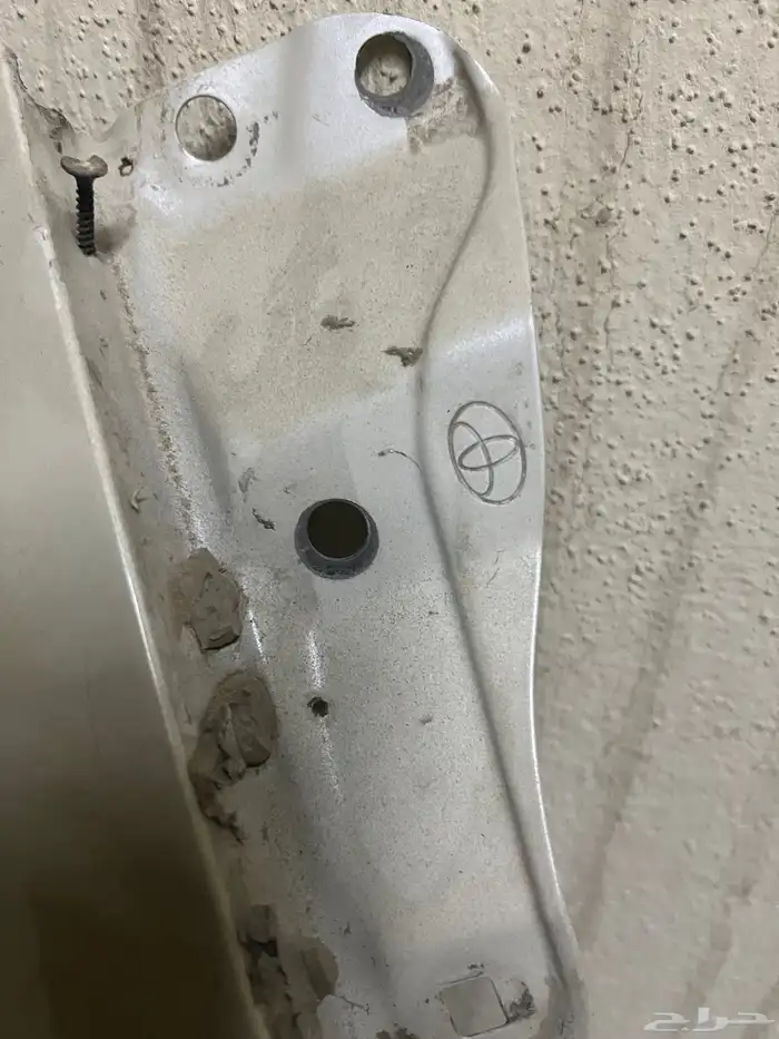 رفرف كامري 2017 يمين أصلي وكالة يحتاج رش 2