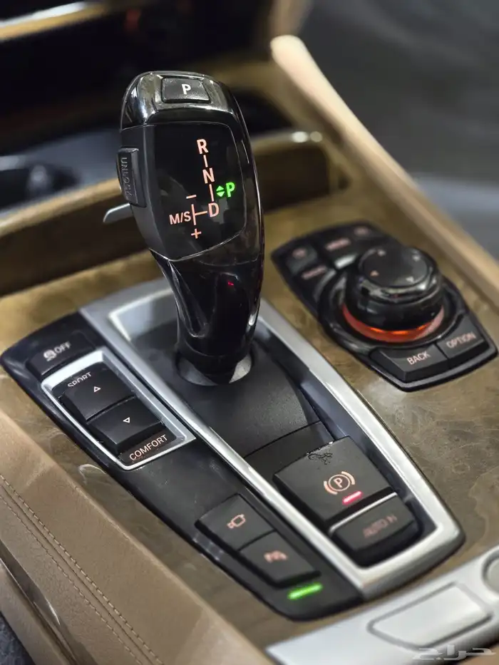 بي ام دبليو 750Li موديل 2012 بحالة ممتازة 21