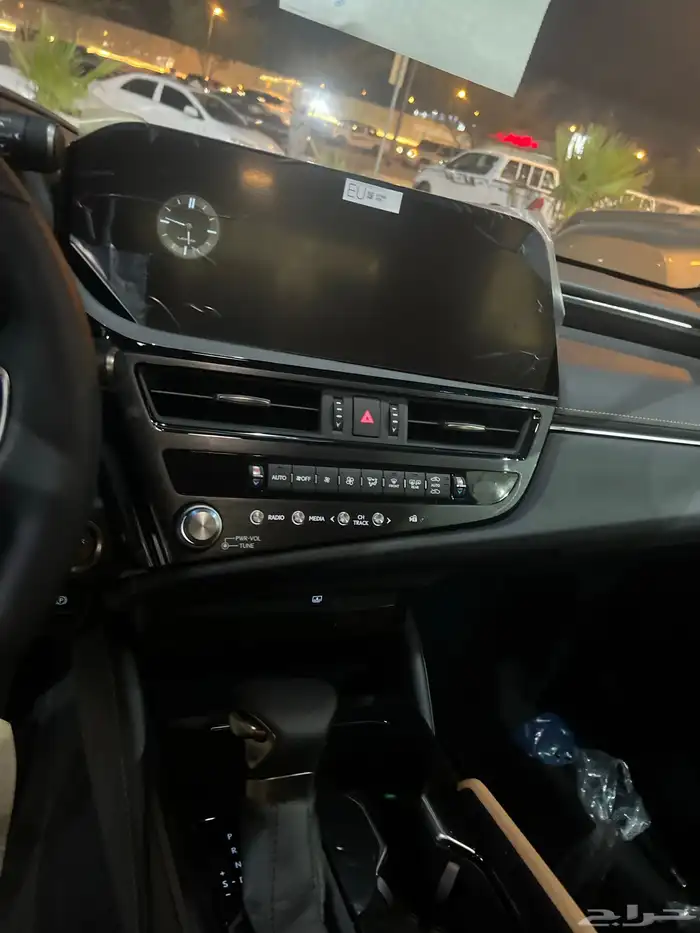 لكزس ES300 Ah 2025 وارد سعودي 10