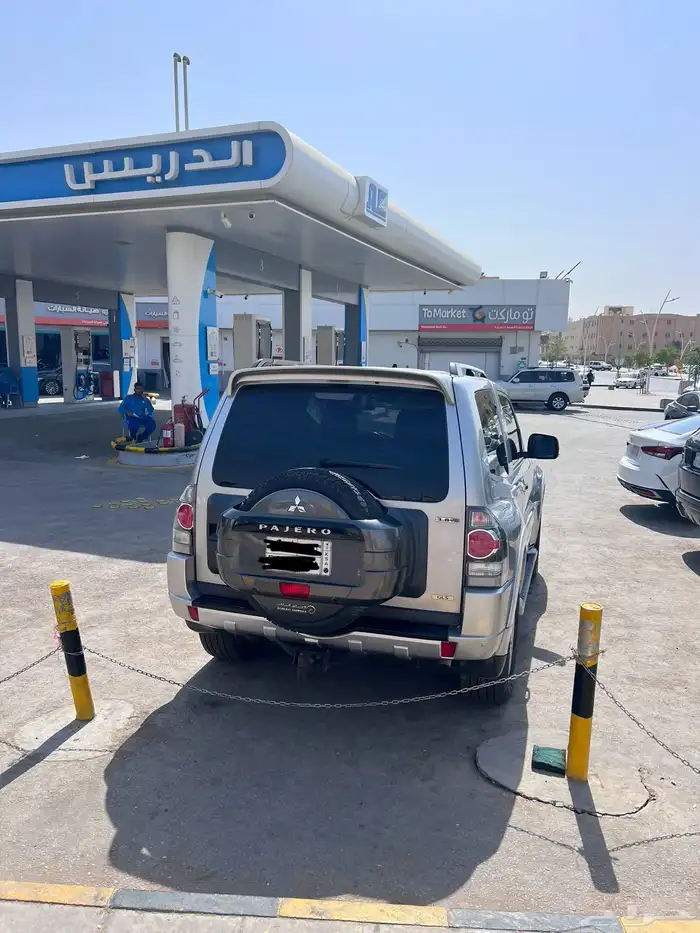 جيب باجيرو ربع 2018 GLS - مكينه كبيره 3.8 3