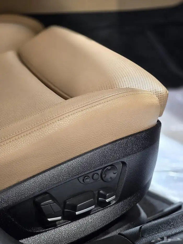 بي ام دبليو 750Li موديل 2012 بحالة ممتازة 7