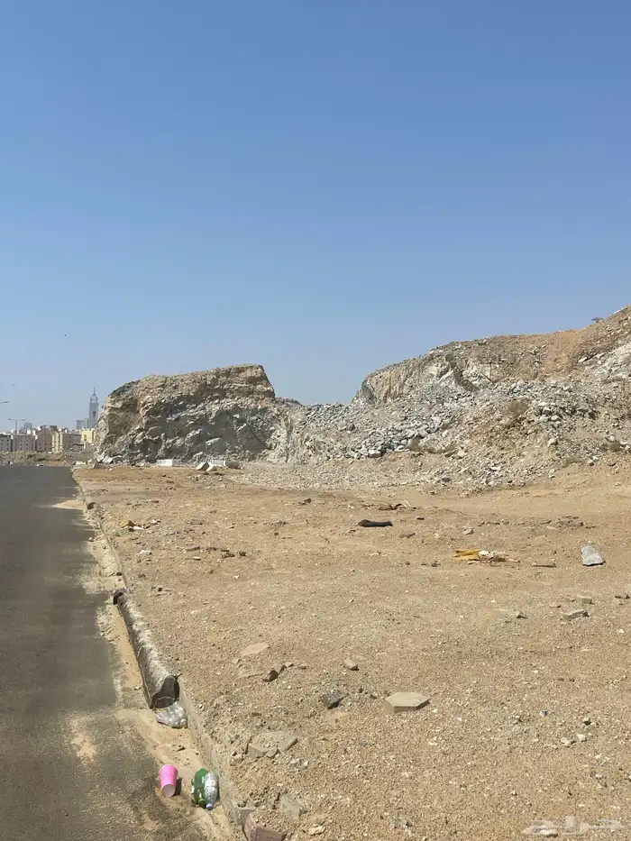أرض للبيع تجارية بحي بطحاء قريش نافذة للطريق الرئيسي 6