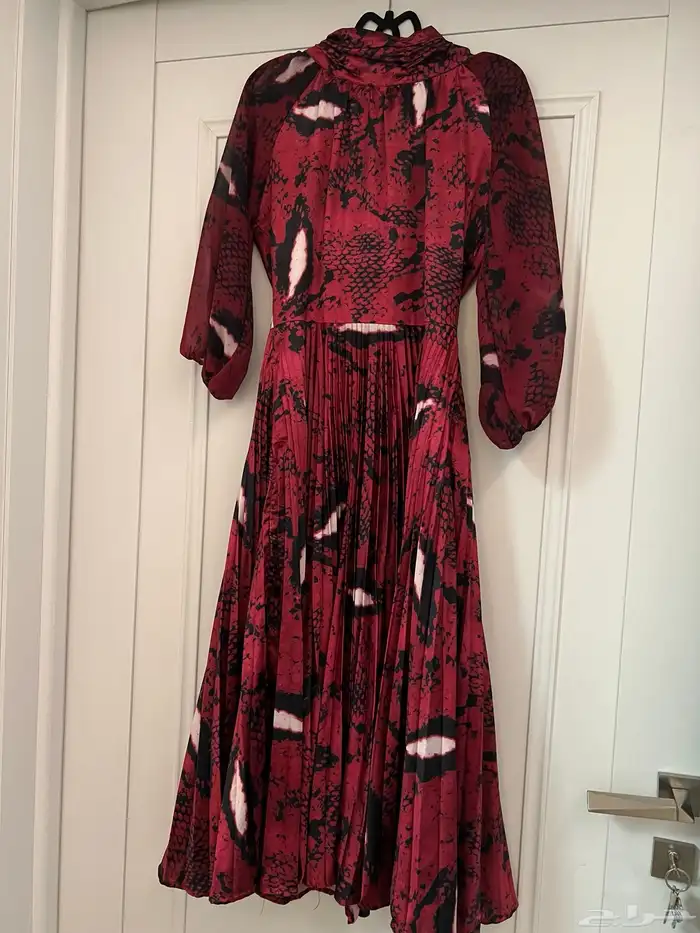 فساتين استخدام جدا  قليل ونظيف   من مواقع معروفه الواحد 60 0