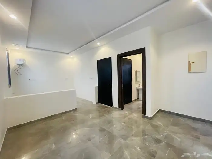 للبيع دور ودرج داخلي و شقتين حي البيان مساحة 360 خلف ماك 32